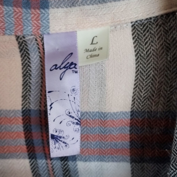 Long flannel - Picture 3 of 3